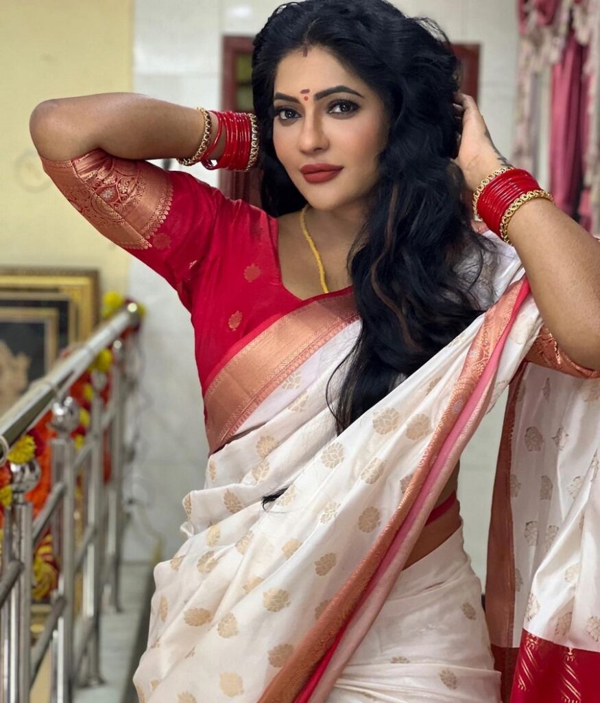 Reshma Pasupuleti Looking Gorgeous In White Saree Telugu Rajyam Photos