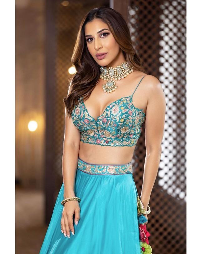 Sophie Choudry 6