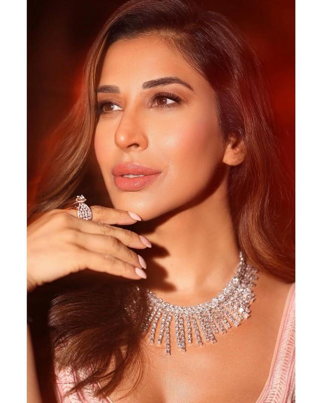 Sophie Choudry 7