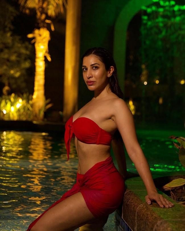 Sophie Choudry 15