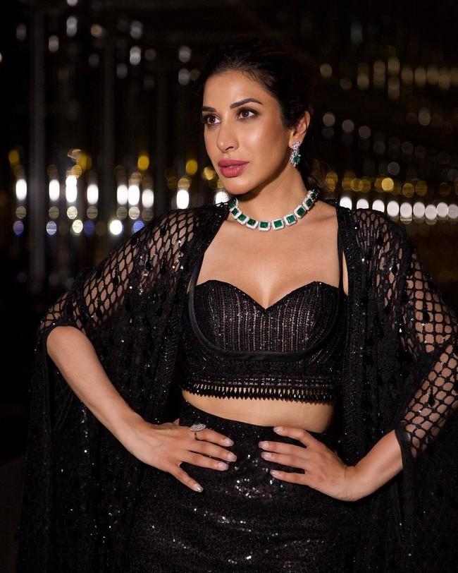 Sophie Choudry 6