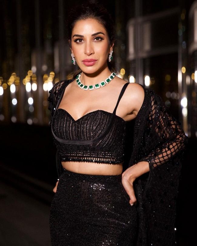 Sophie Choudry 9