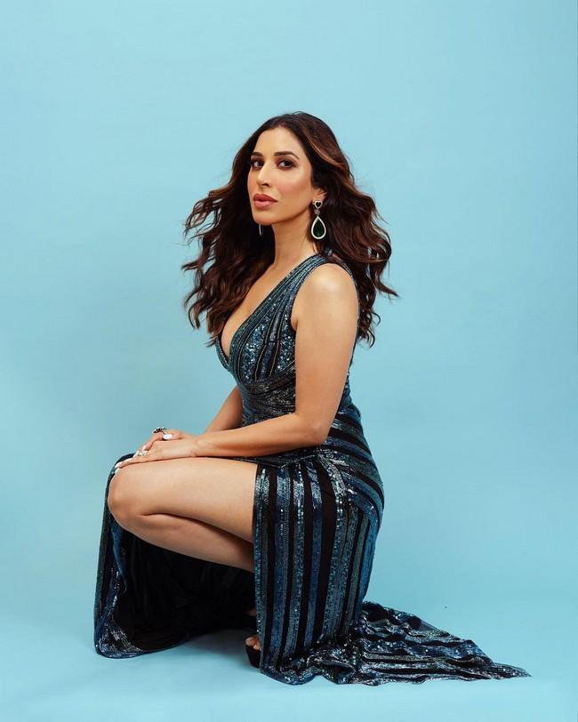 Sophie Choudry 8