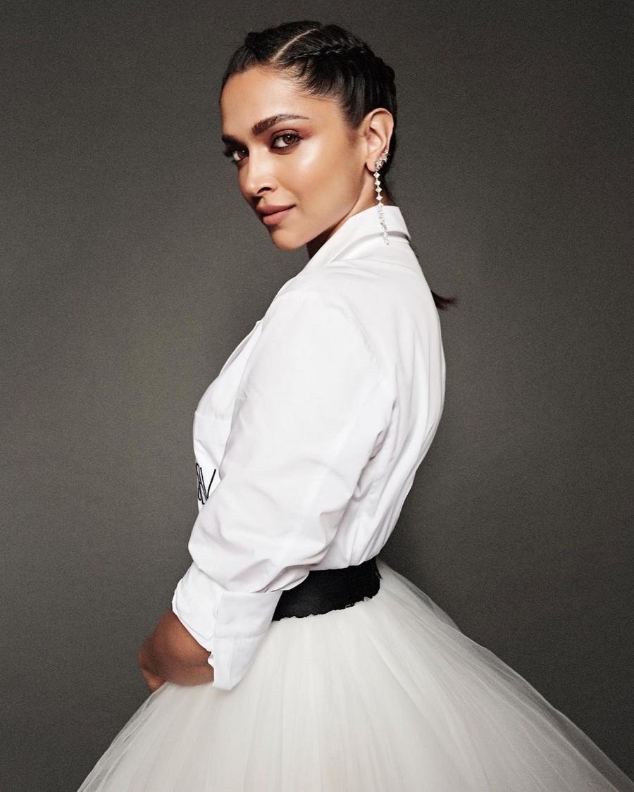 Deepika Padukone Proves That Nothing Can Go Wrong When You Wear White -  Boldsky.com