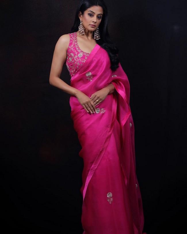 Priya Mani Looks Beautiful in White Saree | Telugu Rajyam Photos