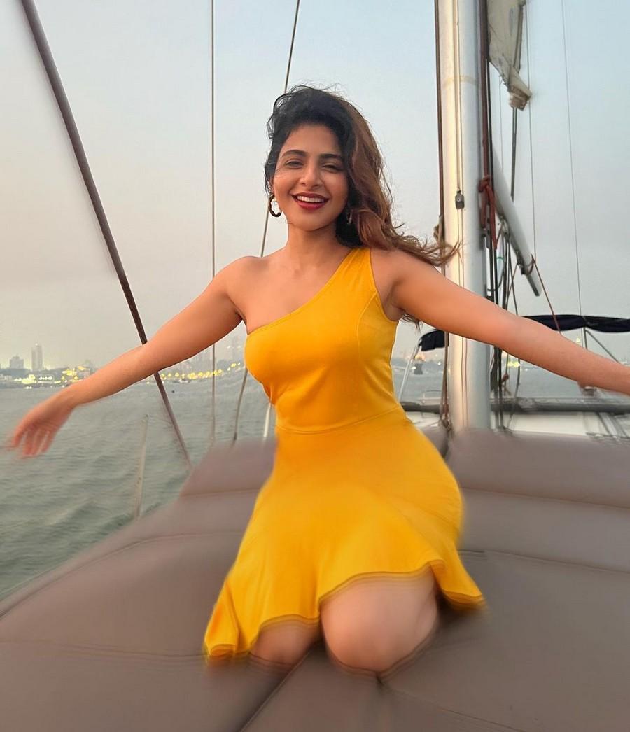 ISWARYA MENON 2