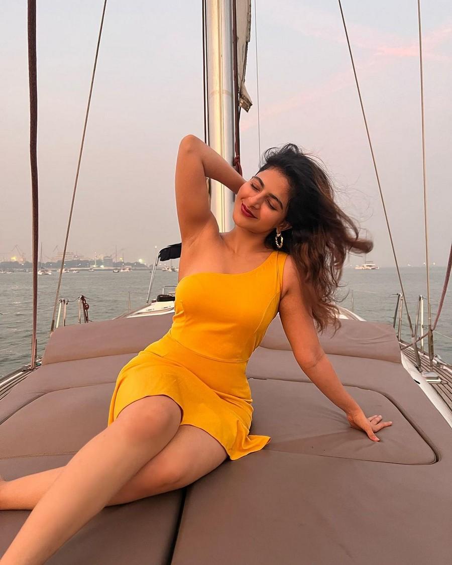 ISWARYA MENON 3