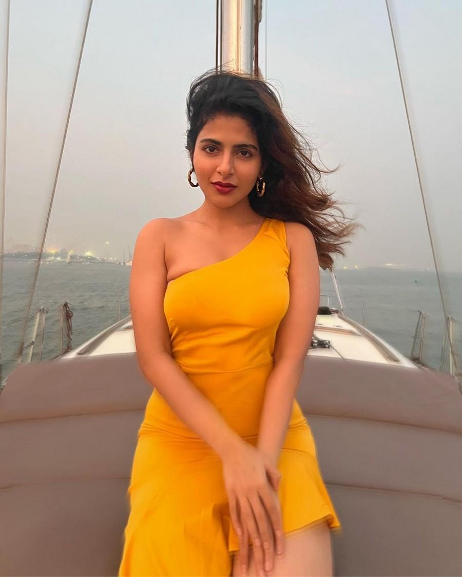 ISWARYA MENON 5