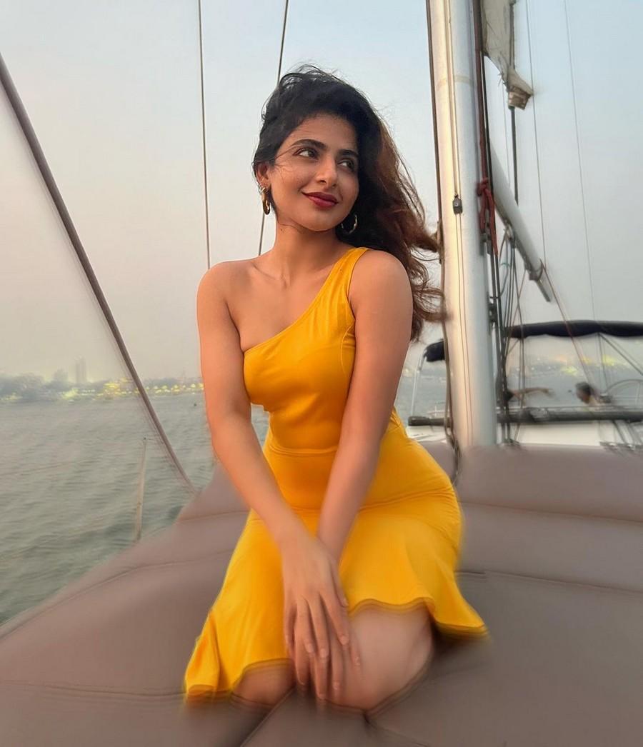 ISWARYA MENON 7