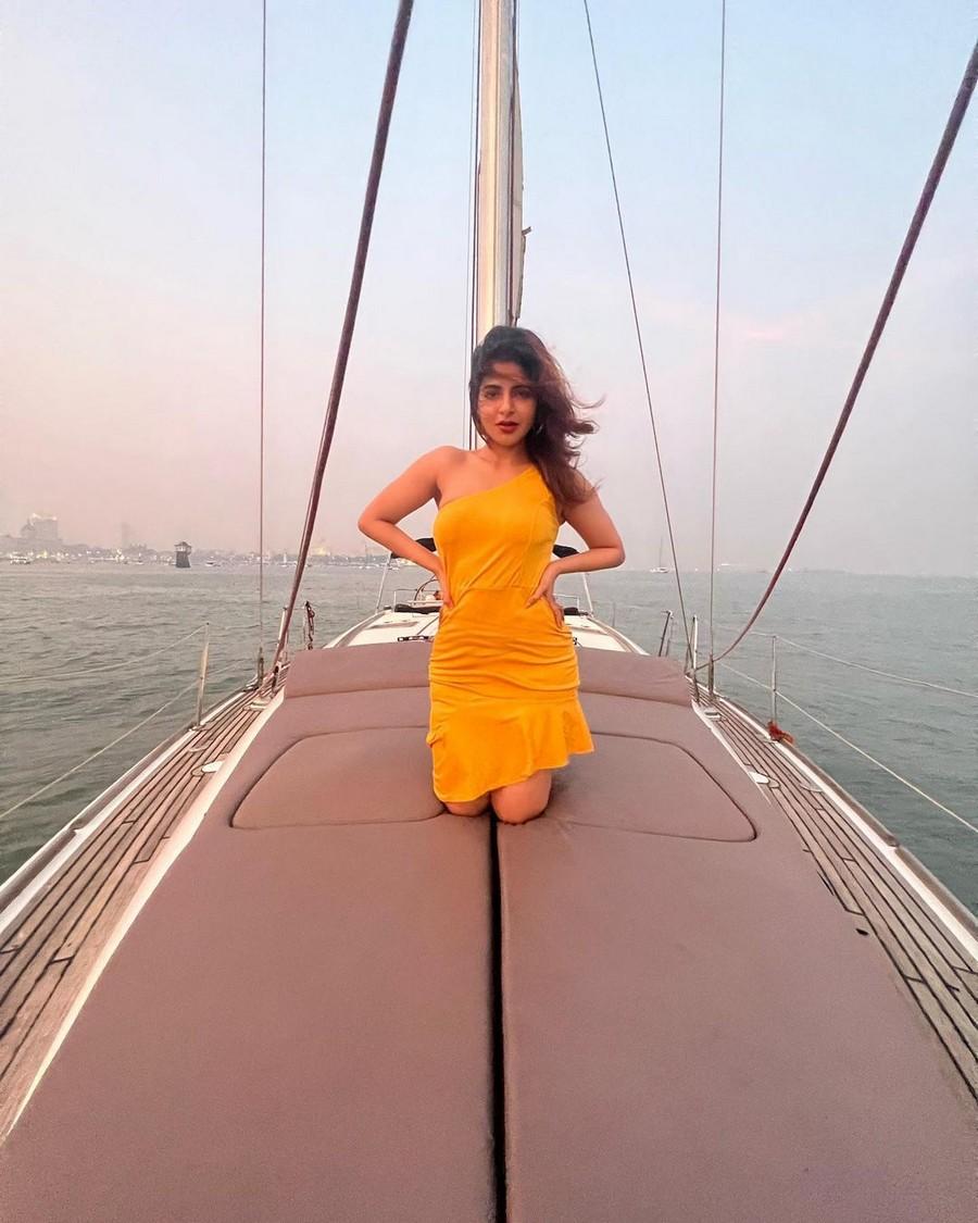 ISWARYA MENON 8