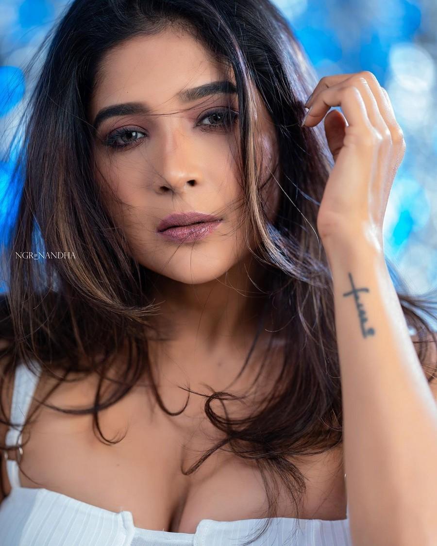 Sakshi Agarwal 13