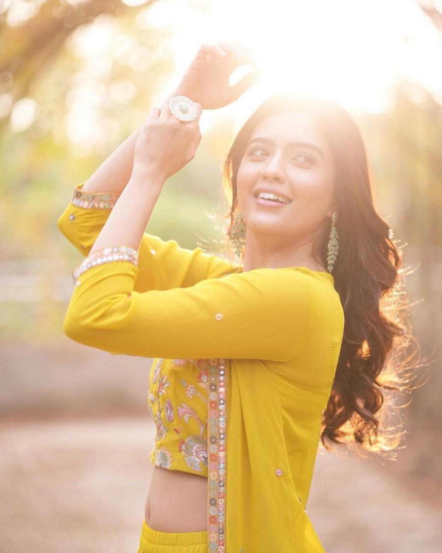 Amritha Aiyer Looks Awesome in Yellow Dress