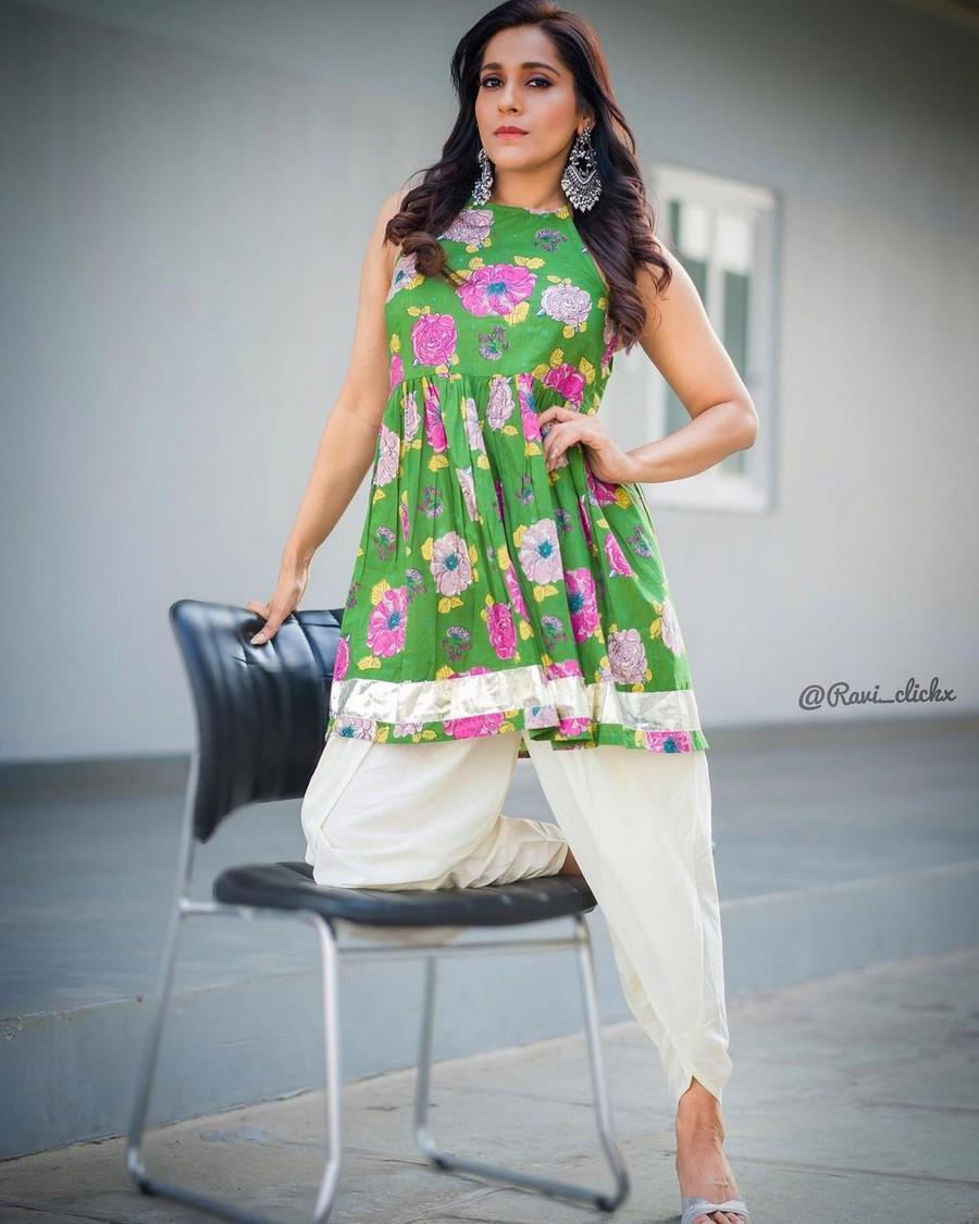 Rashmi Gautam Looking Beautiful in Green Outfit | Telugu Rajyam Photos