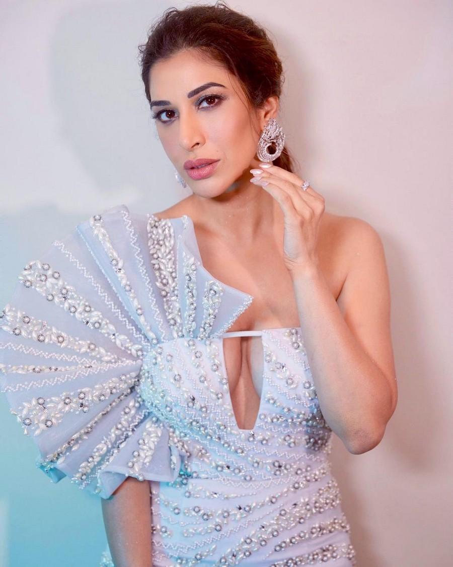 Sophie Choudry 10