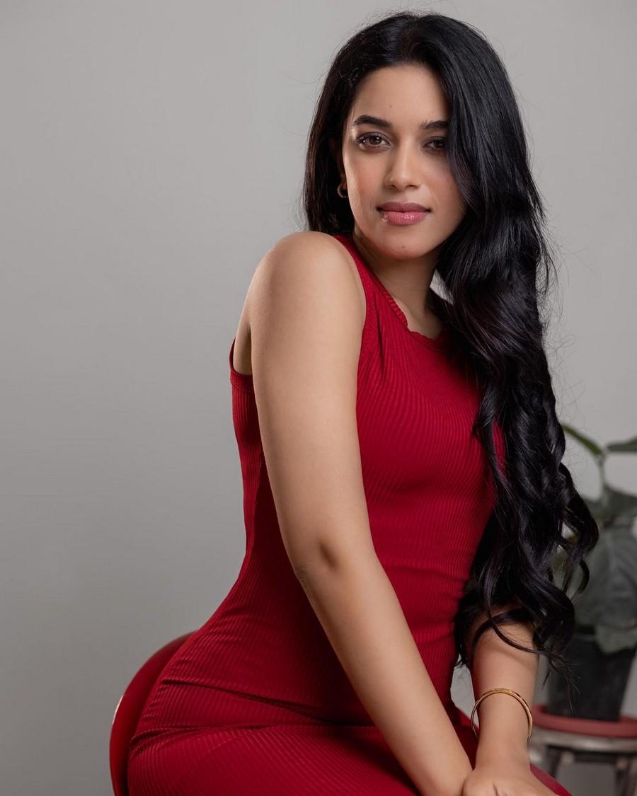 Mirnalini Ravi 7