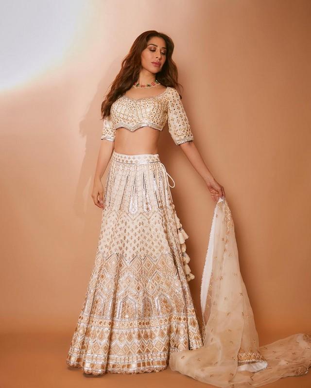 Sophie Choudry 4