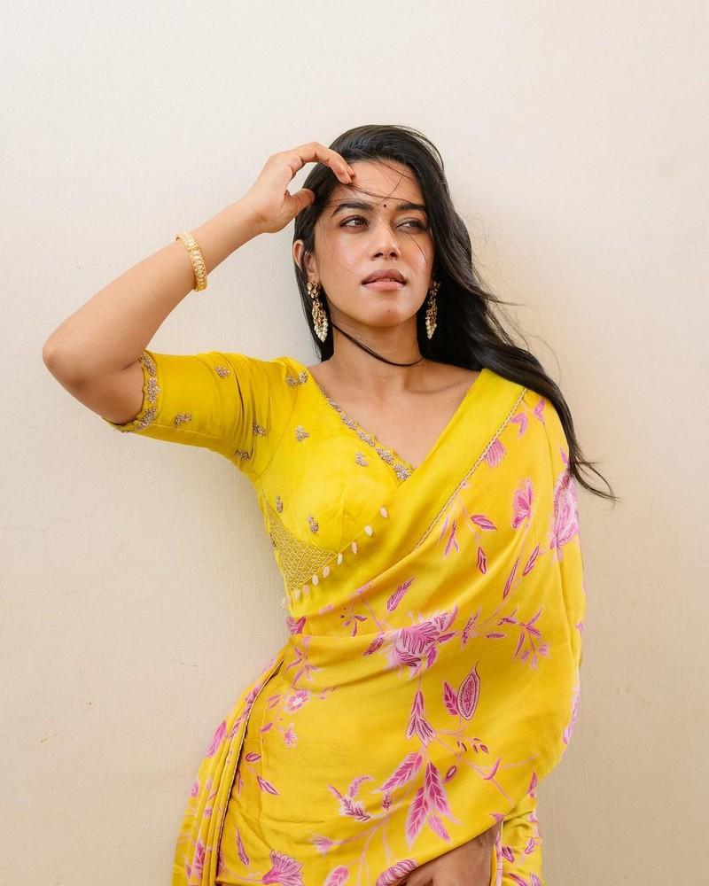 Mirnalini Ravi 4