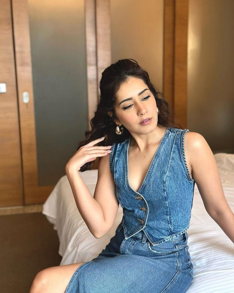 Raashii Khanna 10