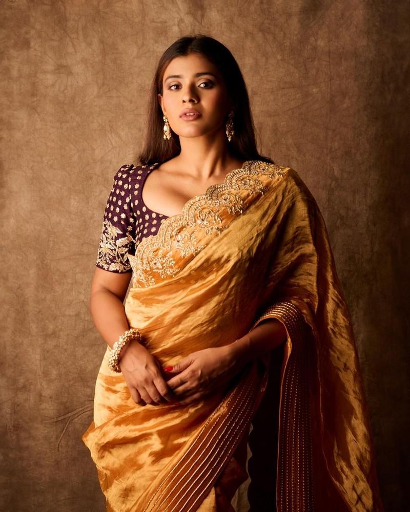 Hebah Patel 9