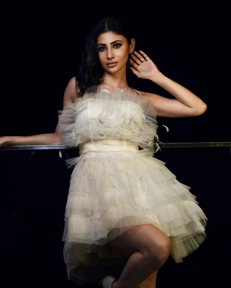 Mouni Roy 5