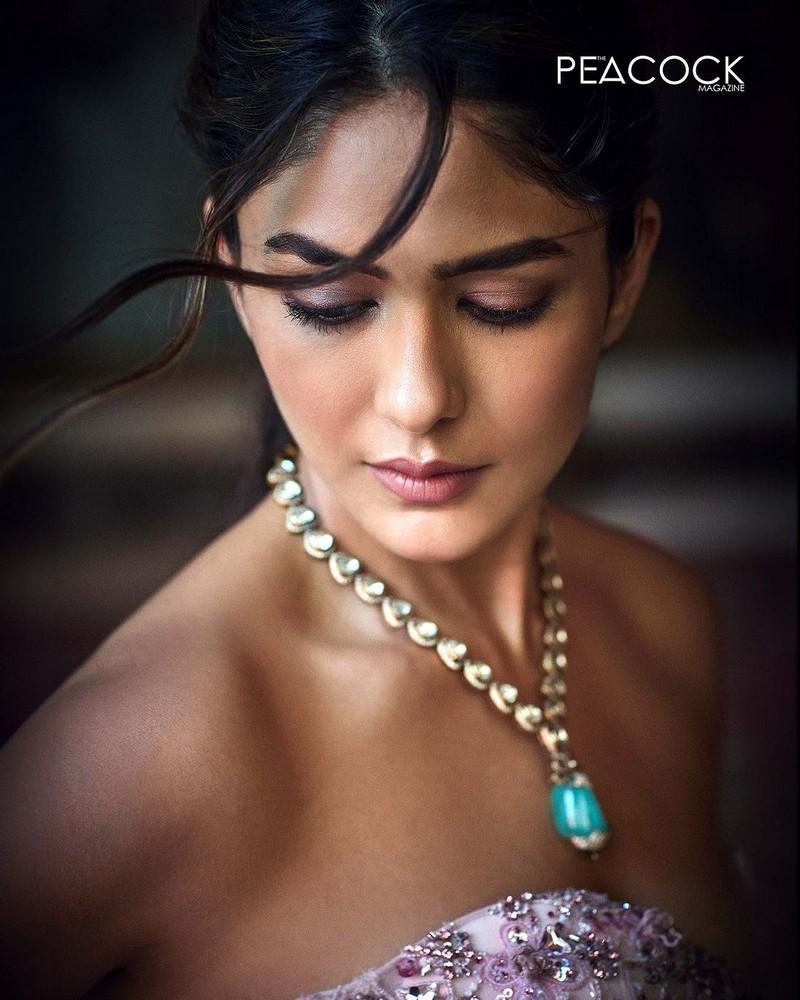 Mrunal Thakur 14