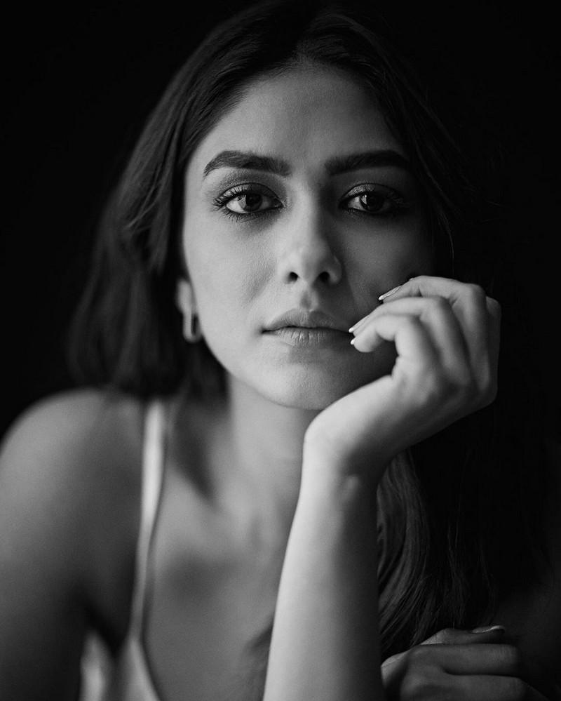 Mrunal Thakur 1