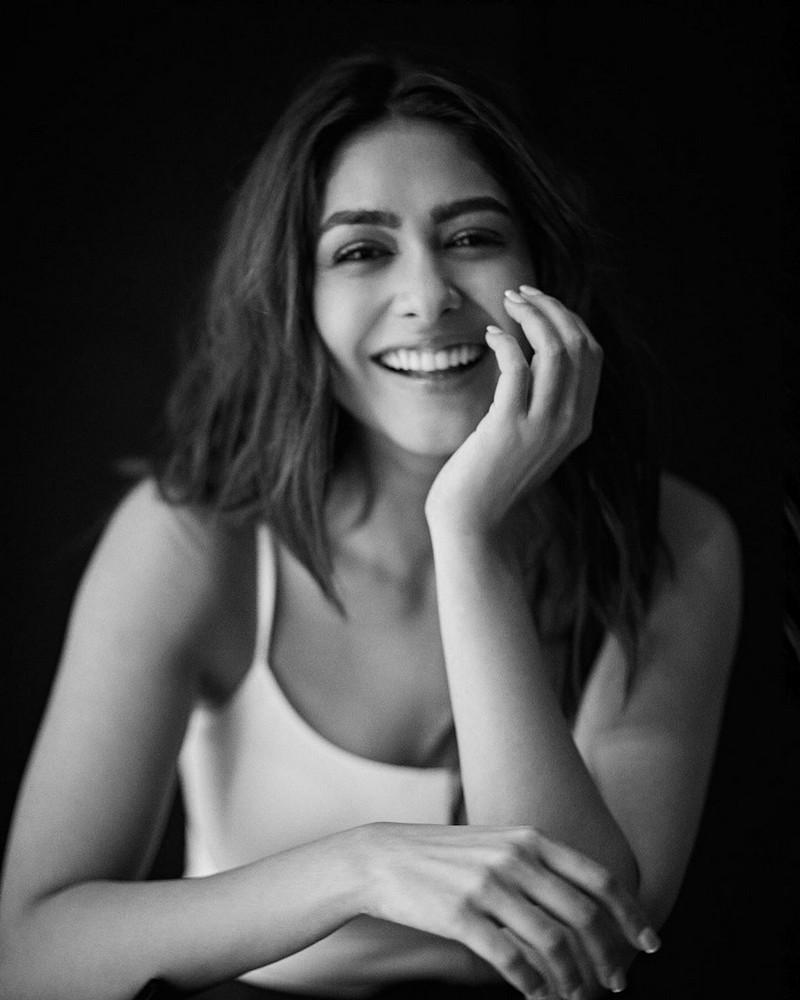 Mrunal Thakur 13