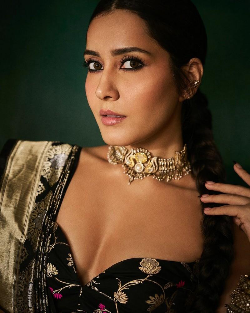 Raashii Khanna 10