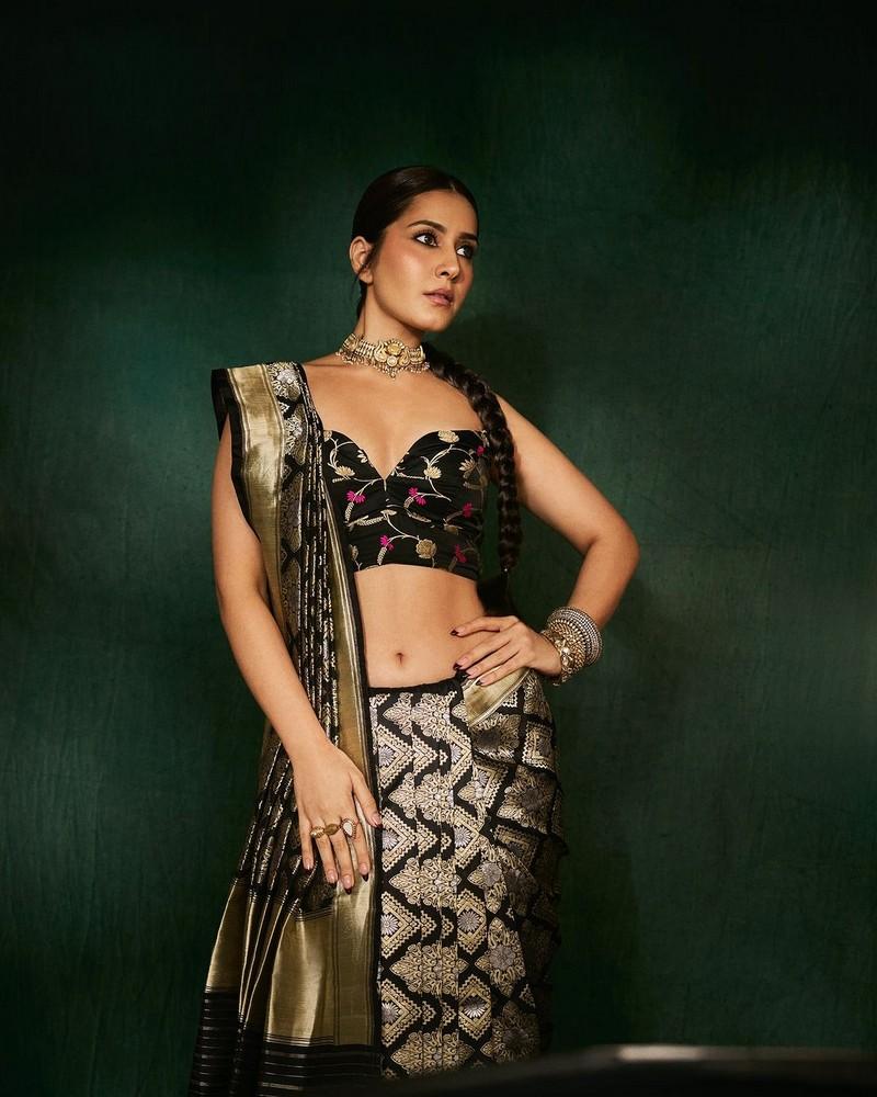 Raashii Khanna 14