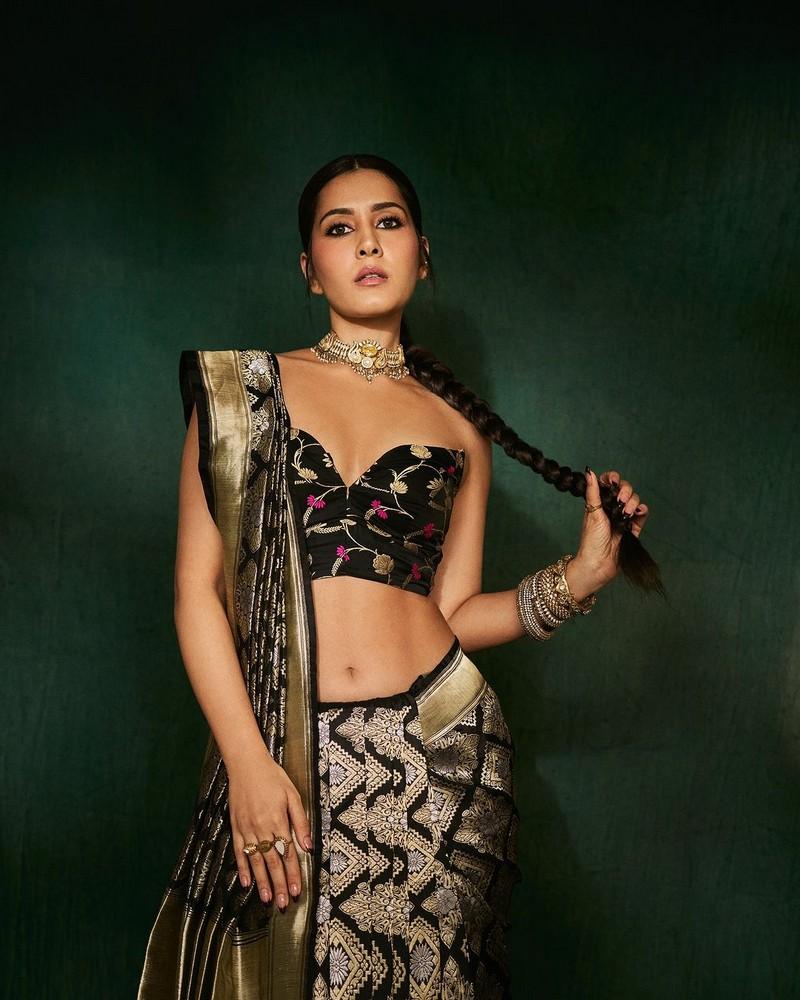 Raashii Khanna 15