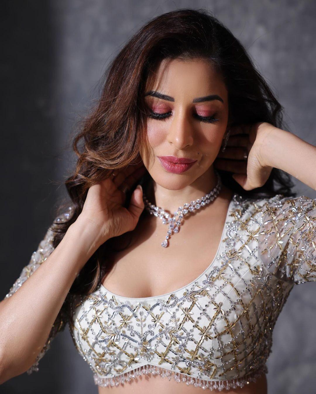 Sophie Choudry 4