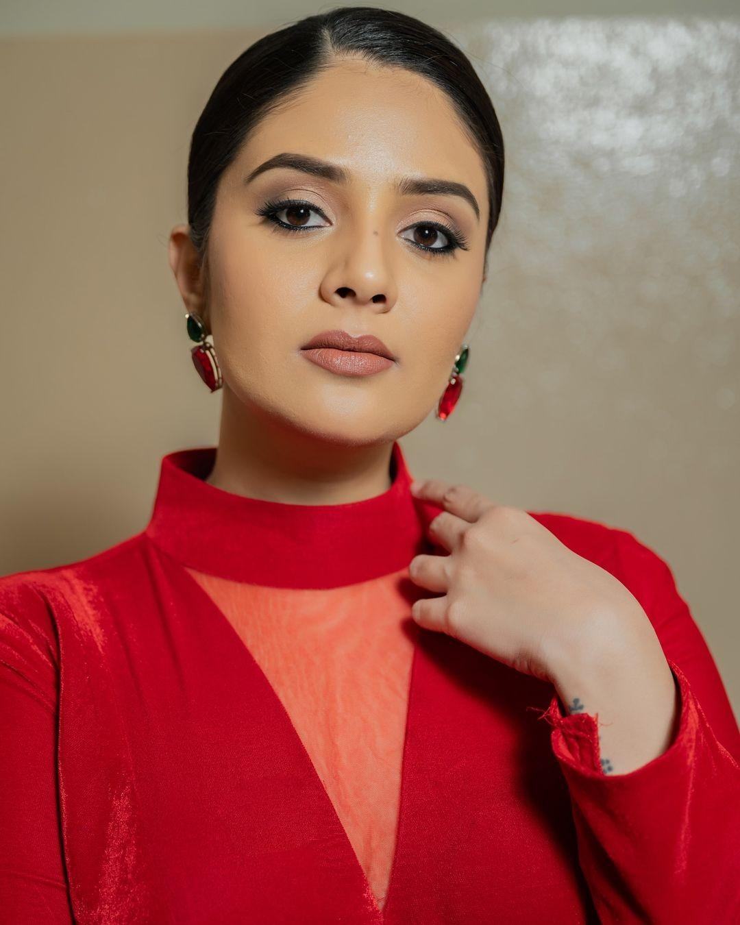 Sreemukhi 5