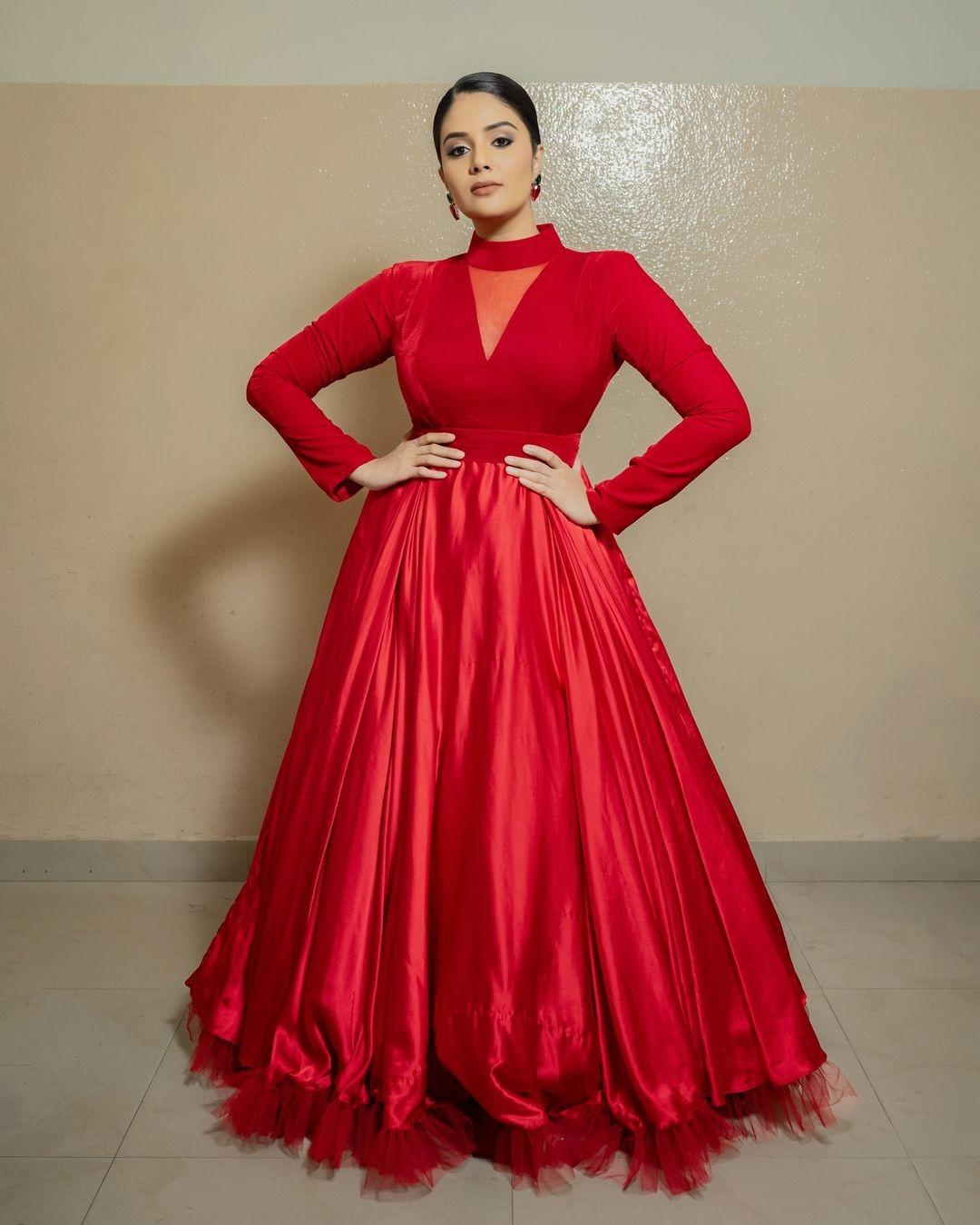 Sreemukhi 9