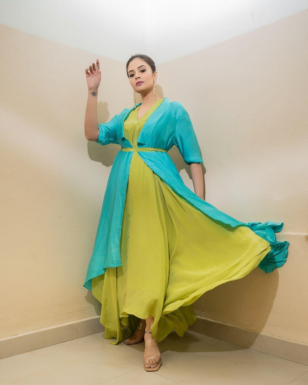 Sreemukhi 6