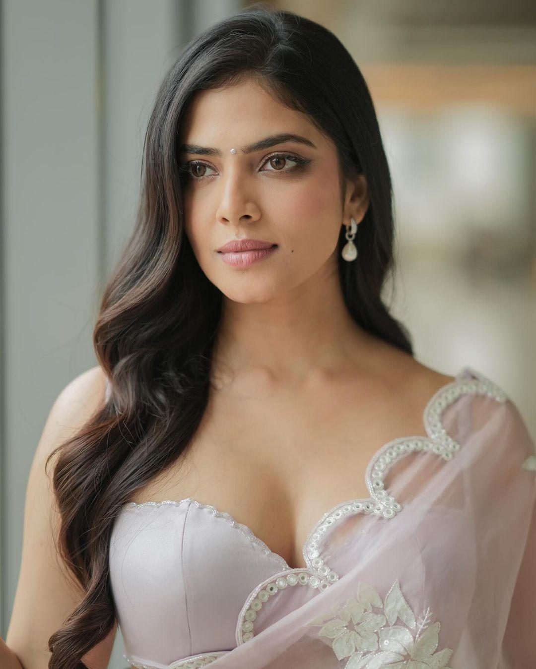 Malavika Mohanan 5