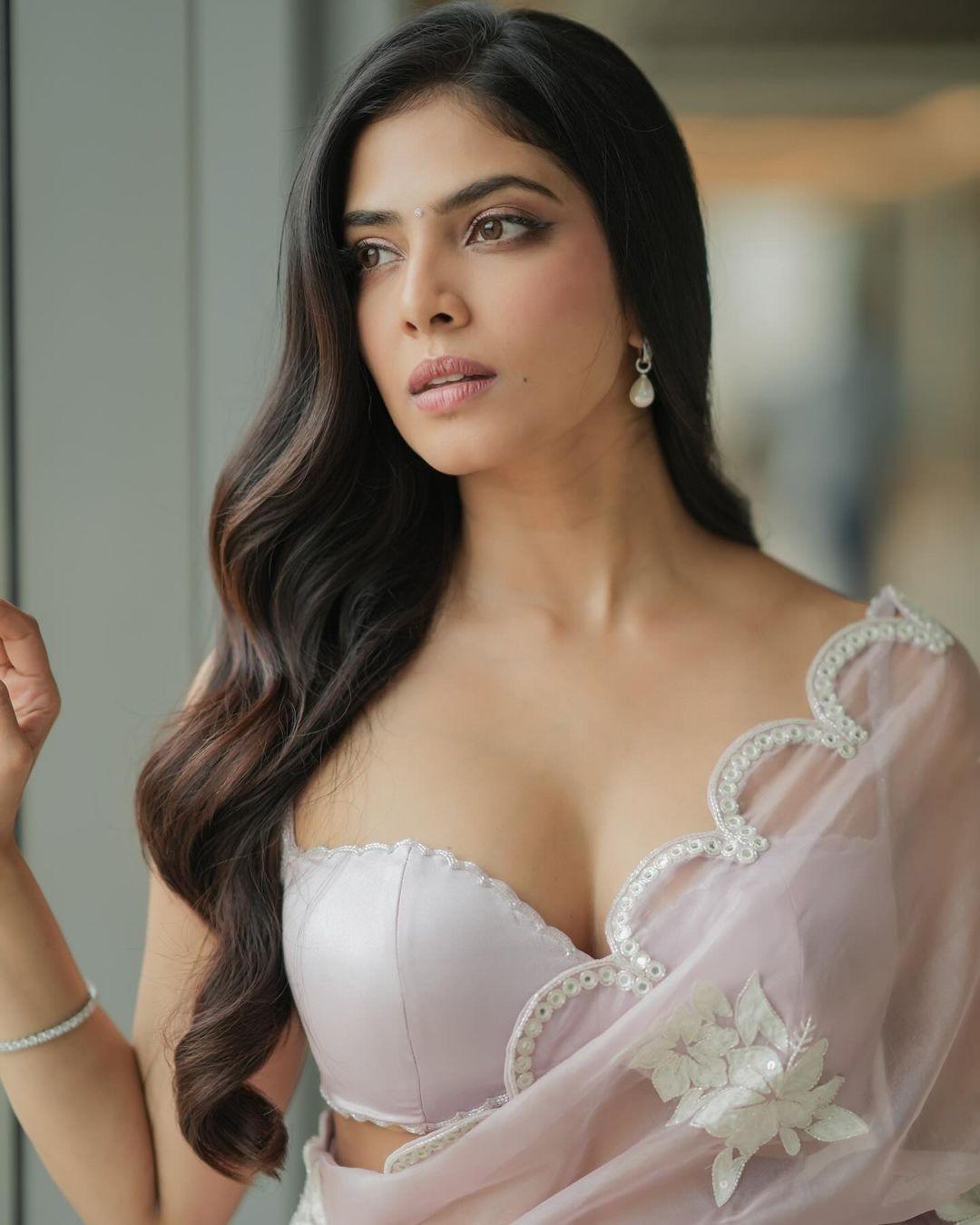 Malavika Mohanan 9