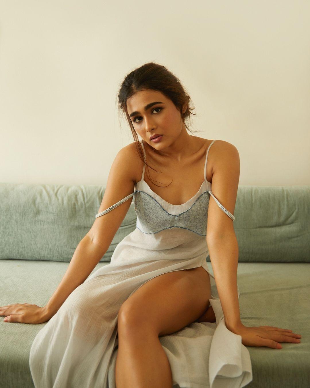 Shalini Pandey 7