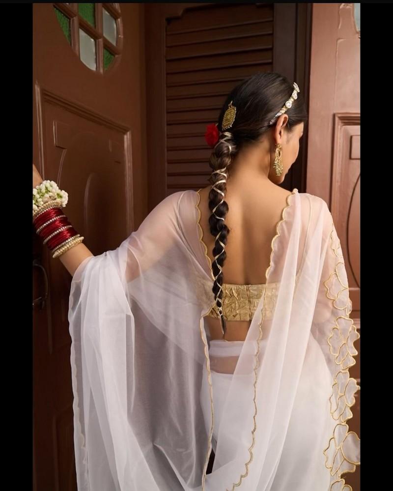 Mouni Roy 2