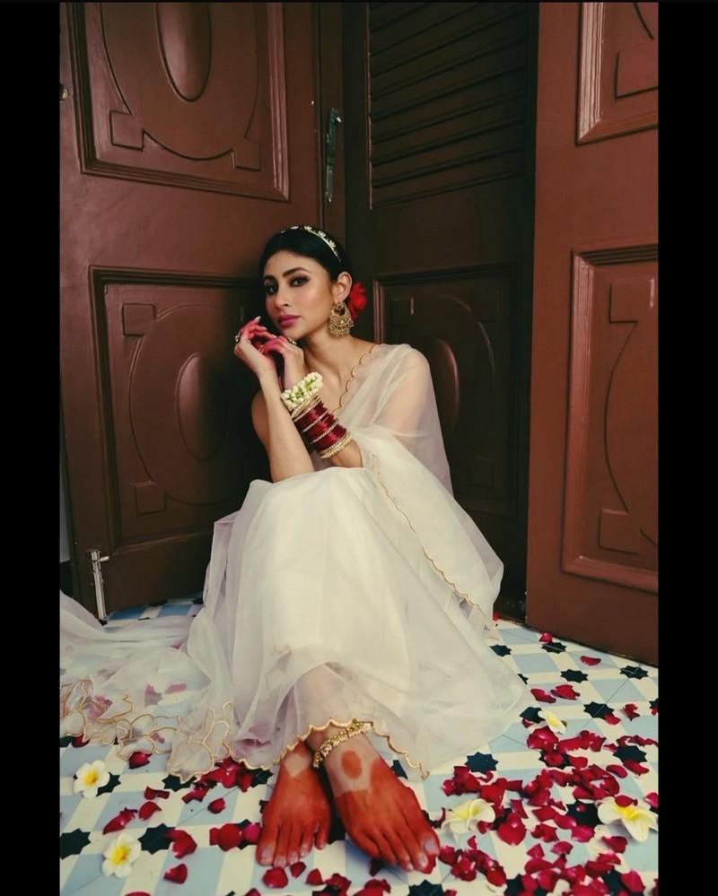 Mouni Roy 6