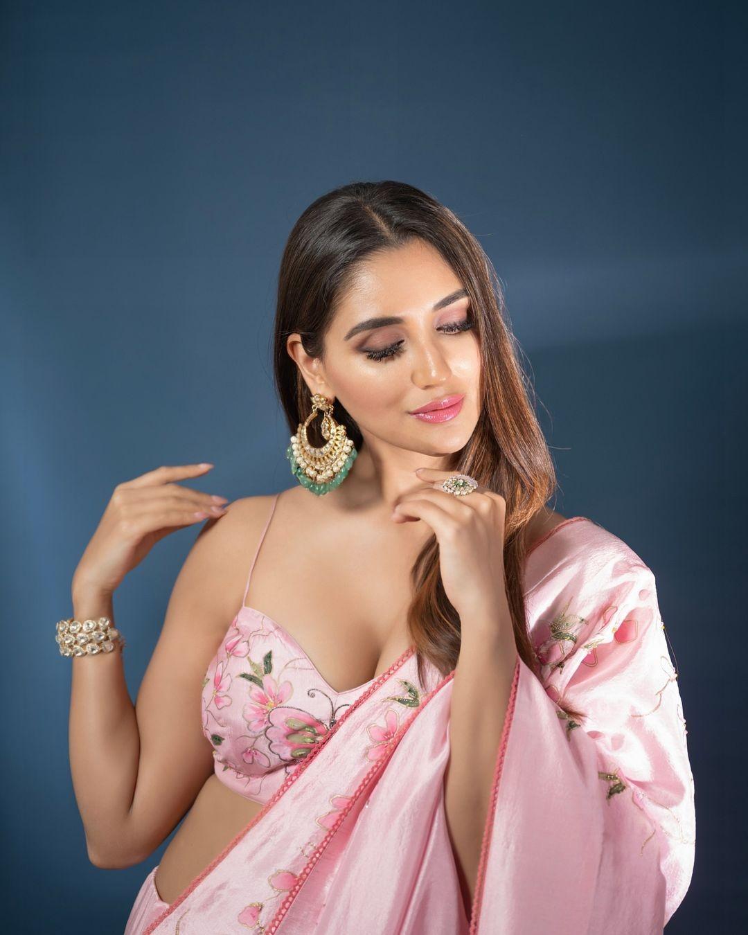 Nikita Dutta 3