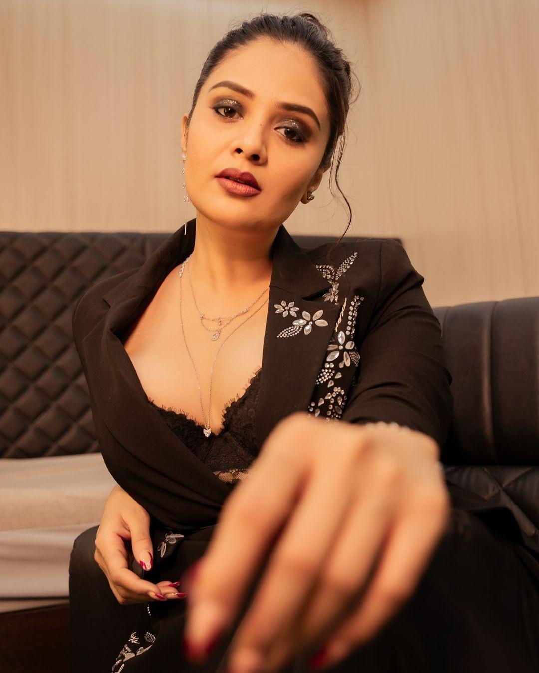 Sreemukhi 7