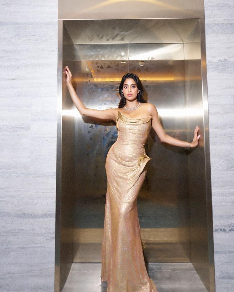 Janhvi Kapoor 8