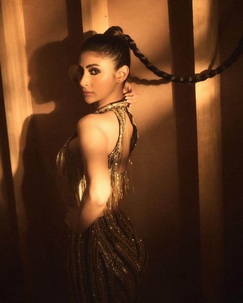 Mouni Roy 8