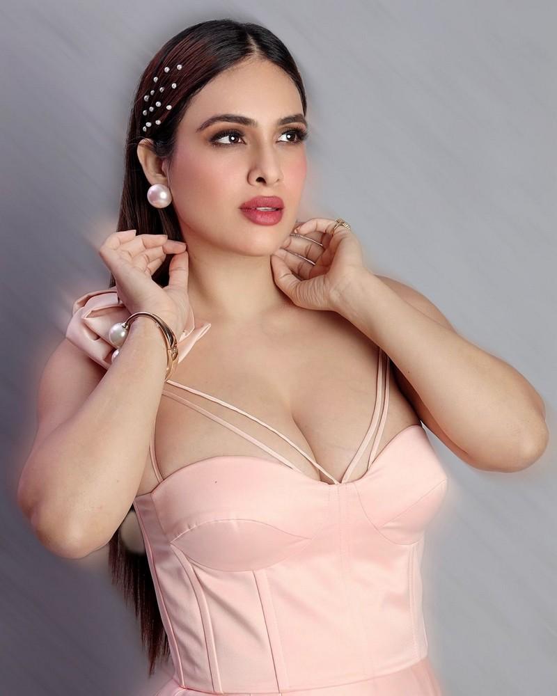 Nehhaa Malik 10