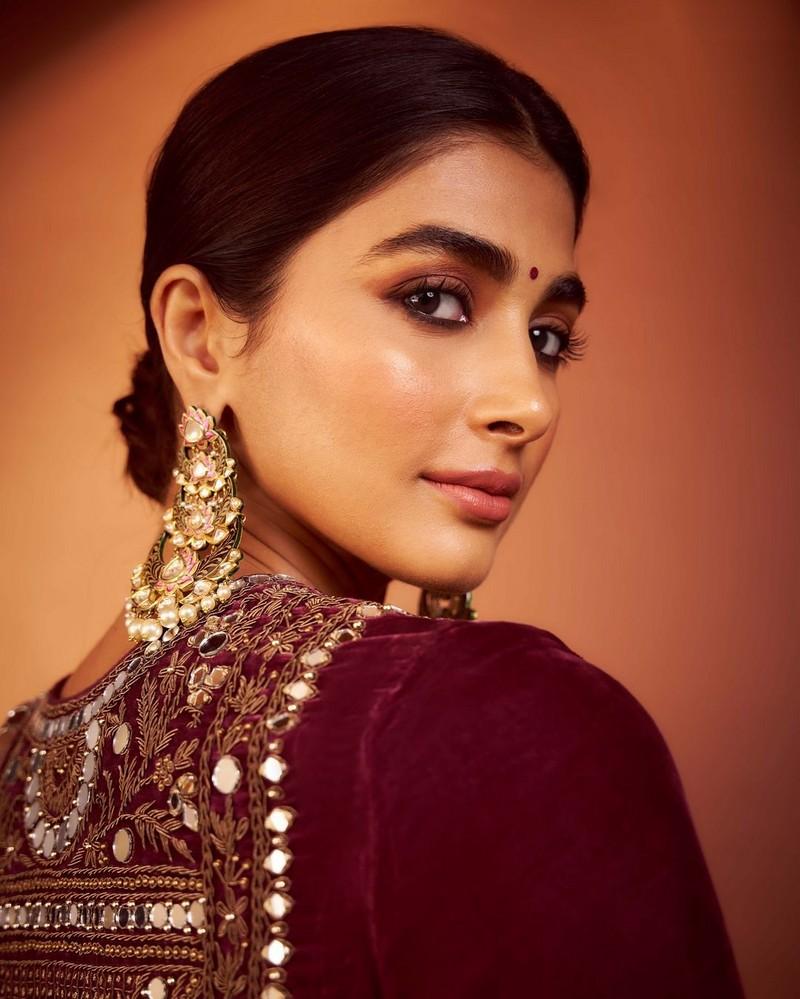 Pooja Hegde 14