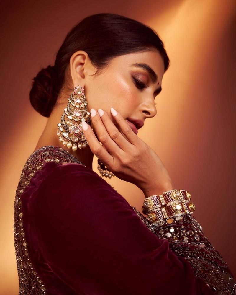 Pooja Hegde 16