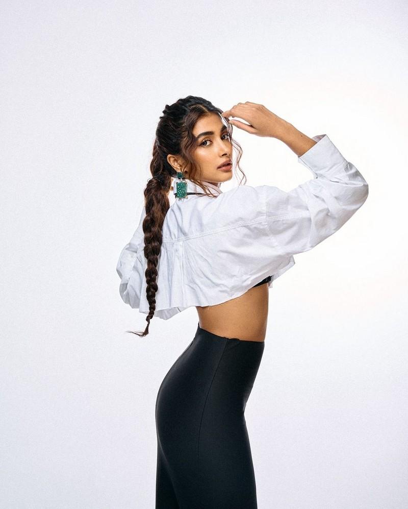 Pooja Hegde 8