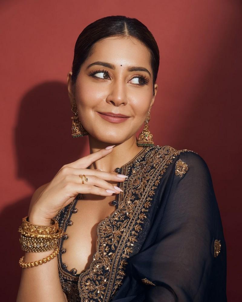 Raashii Khanna 4