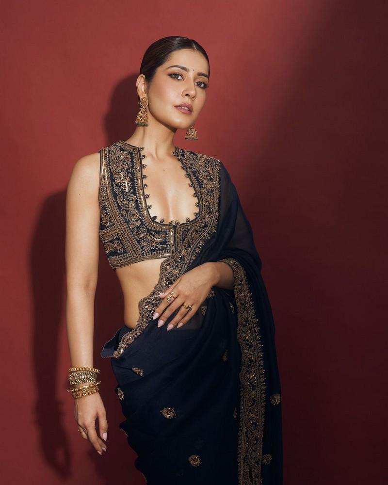 Raashii Khanna 5