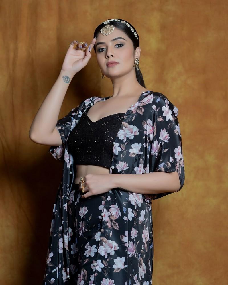 Sreemukhi 10